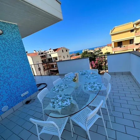Attico Con Terrazzo Fibi Daire Ortona